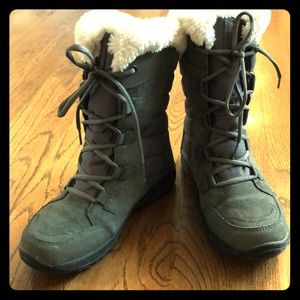 Barely worn Columbia Ice Maiden II boots
